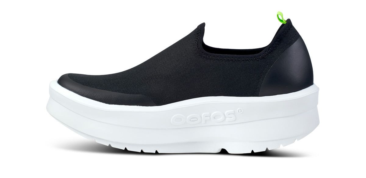 Oofos OOmega eeZee Low Shoe Schoenen Dames Wit Zwart | 840613SHJ