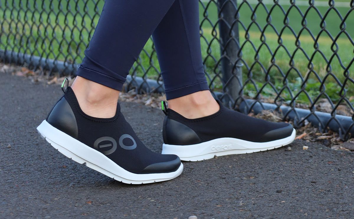 Oofos OOmg Sport Low Shoe Schoenen Dames Wit Zwart | 764019KNO